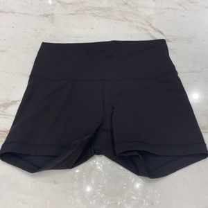 EUC! Lululemon Wunder Train high rise short 4”